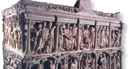 توابيت حجرية مسيحية مبكرة مع مشاهد من الكتاب المقدس (روما، القرن الرابع)