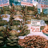 تعد المأكولات البحرية مصدراً غذائياً هاماً