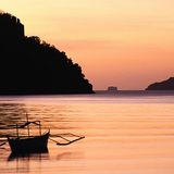 قارب في غروب الشمس