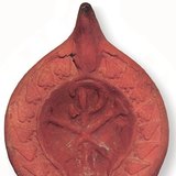 حرف يرمز للمسيح على شمعة