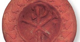 حرف يرمز للمسيح على شمعة