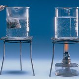 يغلي سخان الماء المياه بسرعة أكبر من حارق الكحول