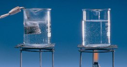 يغلي سخان الماء المياه بسرعة أكبر من حارق الكحول