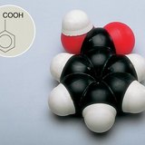 نموذج ملء الفراغ لحمض البنزويك