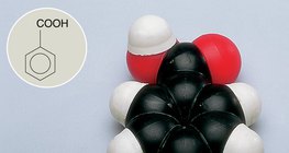 نموذج ملء الفراغ لحمض البنزويك