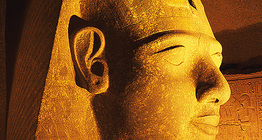 تمثال الفرعون رمسيس الثاني