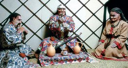 ملابس أوارية (مصنوعة من جديد)