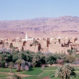 مدينة عند سفح الأطلس