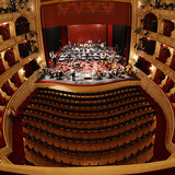 داخل المسرح