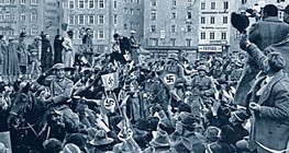 الترحيب بالقوات الألمانية القادمة إلى النمسا في سنة 1938 م