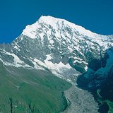 ريان نهرلانجتانج ليرونغ الجليدي على ارتفاع 7.234 متر في جبال الهيمالايا