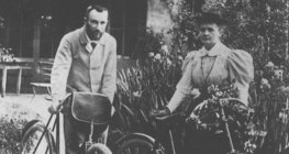 بيير كوري (1859-1906) وزوجته ماري كوري (1867-1934)