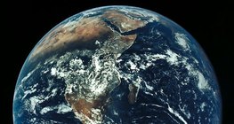 موطننا، الارض