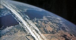 تيار مائى فوق البحر الأحمر