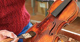 مراحل صنع الكمان - 3