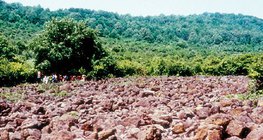 كتلة من الأحجار