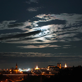 اكليل القمر المذهل