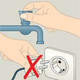 لا تلمس المعدات الكهربائية و الأجسام القريبة من الأرض في نفس الوقت