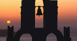 أجراس في جزيرة سانتوريني