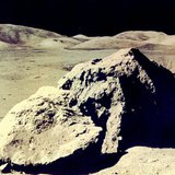 إنسان على سطح القمر