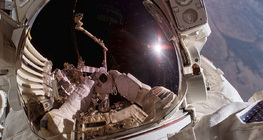 صورة ذاتية لرائد الفضاء