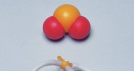 نموذج الكرة و العصا لجزئ ثنائي أكسيد الكبريت