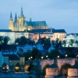 مشهد لقلعة براغ وجسر تشارلز