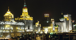 مشهد لشوارع شانغهاي ليلاً