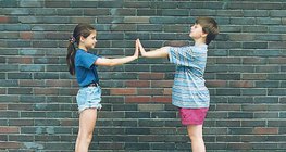 كلاً منهما يتحرك