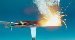 توضيح نقطة اشتعال كل من الفوسفور الأحمر و الأبيض