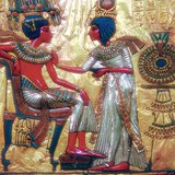 مسند ظهر عرش توت عنخ آمون