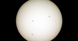 صورة ظلية عن محطة الفضاء الدولية (بموقعين مختلفين) أمام الشمس