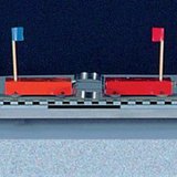 دفع سيارتين متساويتين الكتلة بعيداً عن بعضهما بواسطة نابض