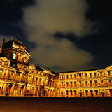 متحف اللوفر في باريس