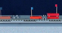 دفع سيارتين مختلفتين الكتلة بعيداً عن بعضهما بواسطة نابض