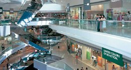 مركز تجاري حديث في هونغ كونغ