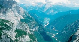 وادي على شكل حرف U