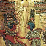 نقش بارز مصري قديم يصور الشمس