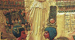 نقش بارز مصري قديم يصور الشمس