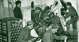 الحرب الغريبة: قوات فرنسية تتدرب في إحدى غابات خط ماجينو.