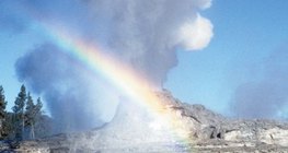 نبع ماء حار في حديقة يلوستون الوطنية