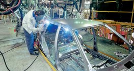 صالة تركيب مصنع السوزوكي المجرية