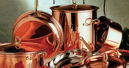 أدوات مطبخية مصنوعة من السبائك