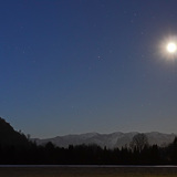 جبال الكارافنك في ضوء القمر