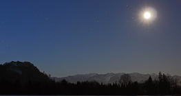 جبال الكارافنك في ضوء القمر