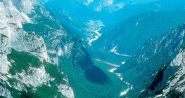 وادي على شكل حرف U