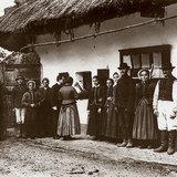 جمع بيلا بارتوك الأغاني الشعبية بواسطة الفونوغراف في ترانسيلفانيا (1907)