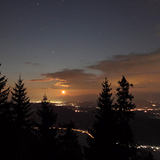 طلوع القمر فوق سلسلة جبال الكارافنك