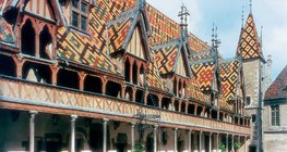 مستشفى مزخرف (قوطي)