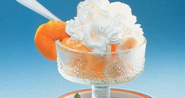 طبق فاكهة مع الكريما